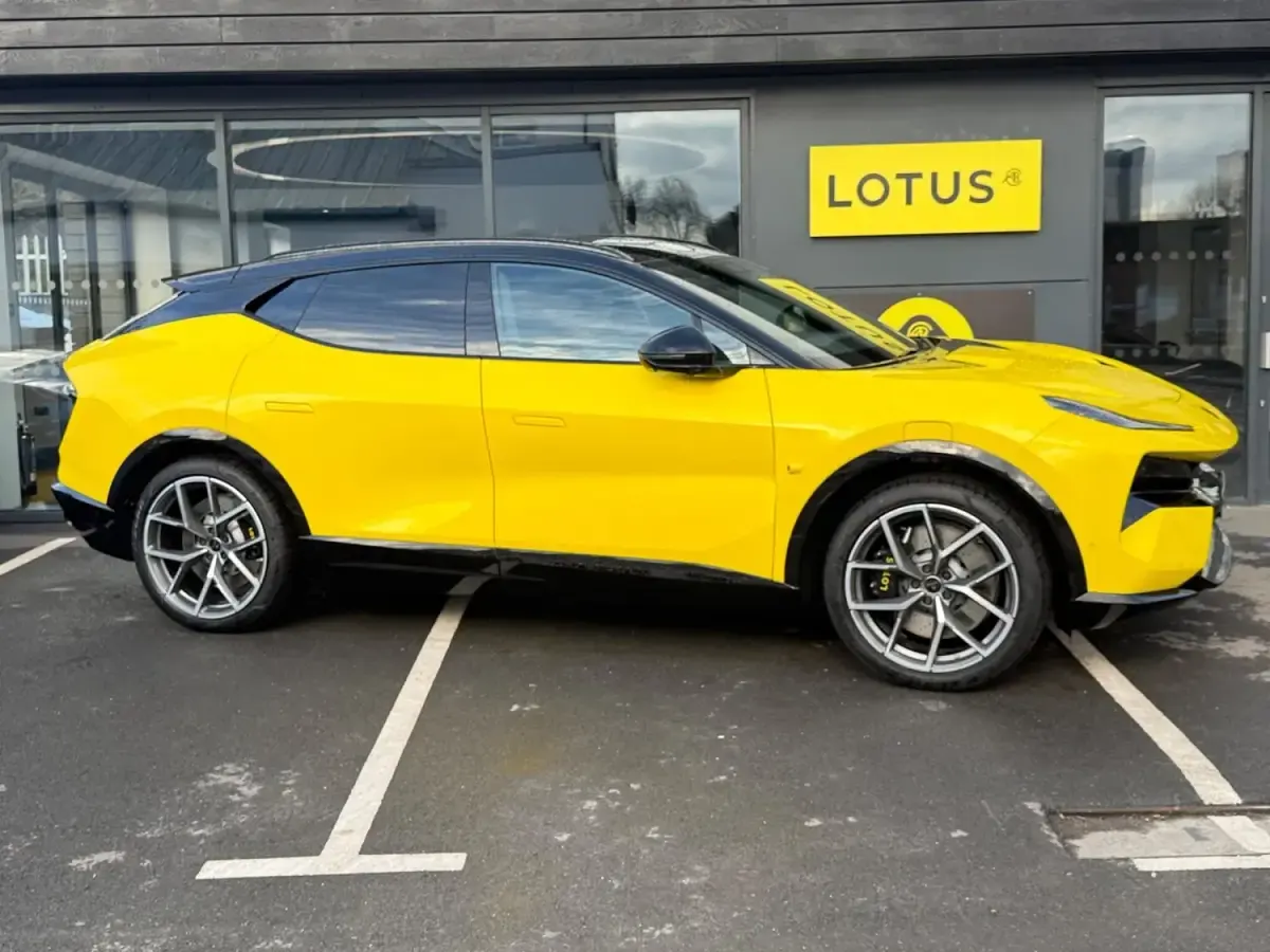 Used Lotus Eletre 450 kW (612 HP) 2025 Yellow SUV