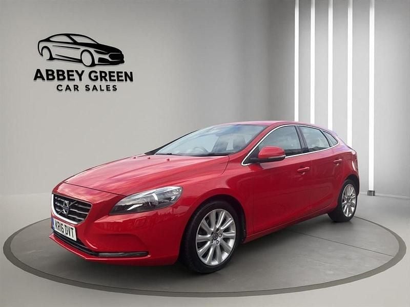 Used Volvo V40 SE Lux 120 HP (88 kW) 2016 Red Hatchback