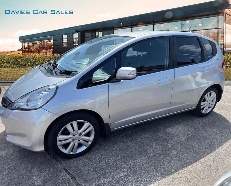 Used Honda Jazz ES 99 HP (72 kW) 2015 Silver Hatchback