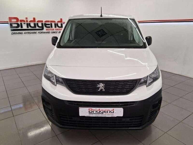 Used Peugeot Partner S 131 HP (96 kW) 2021 White MPV