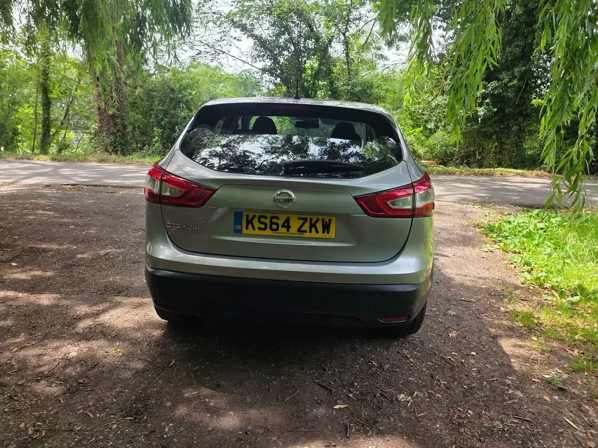 Used Nissan Qashqai Acenta 113 HP (83 kW) 2015 Silver SUV