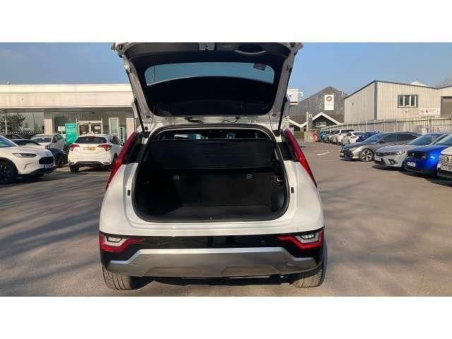 Used Kia Niro 141 HP (103 kW) 2023 White SUV
