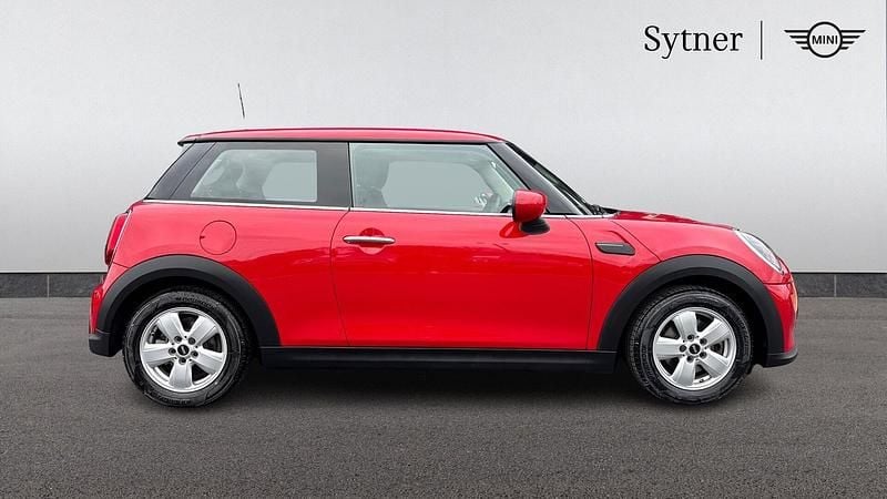 Used Mini ONE Classic 101 HP (74 kW) 2022 Red Hatchback