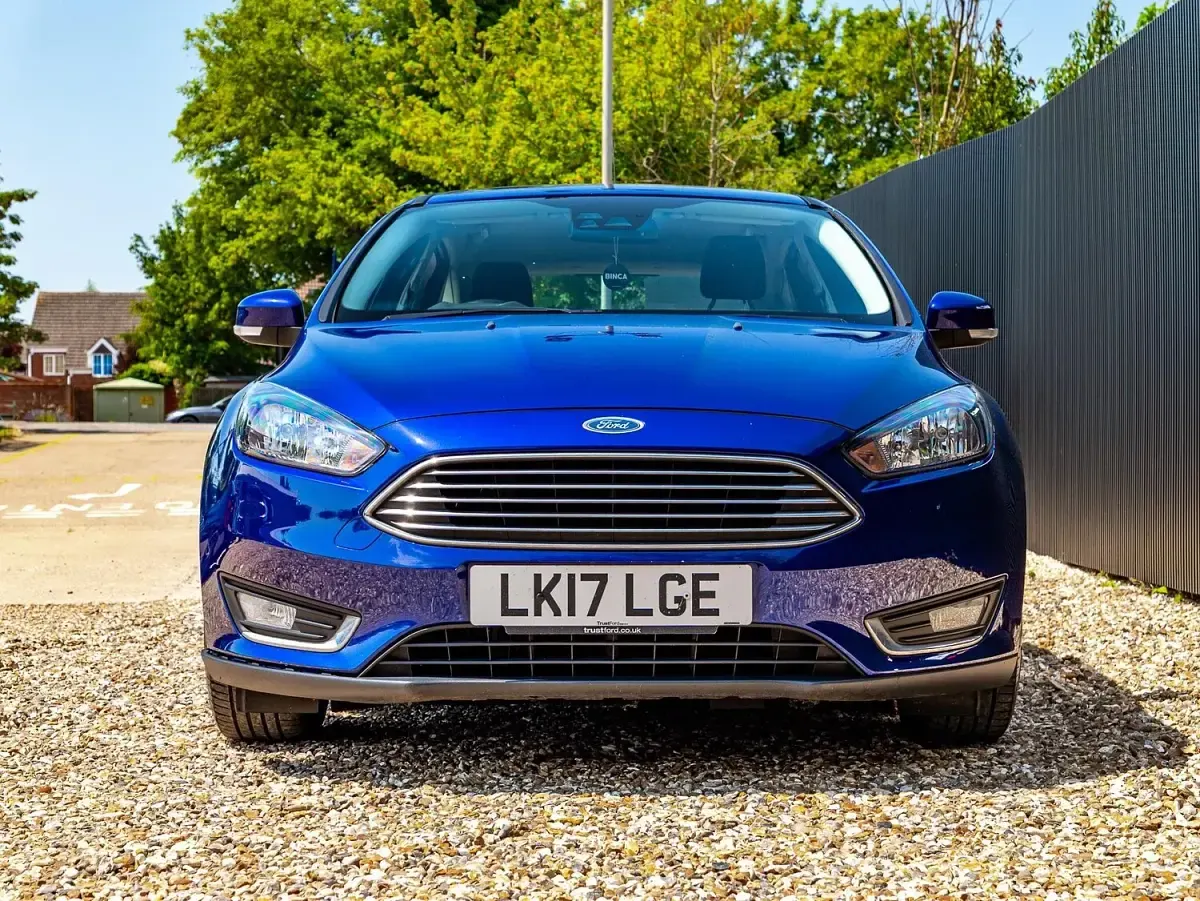 Used Ford Focus Titanium 125 HP (91 kW) 2017 Blue Hatchback