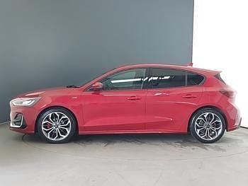 Used Ford Focus ST-Line 120 HP (88 kW) 2023 Red Hatchback