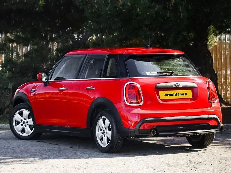 Używany Mini ONE Classic 101 KM (74 kW) 2022 Czerwony Hatchback