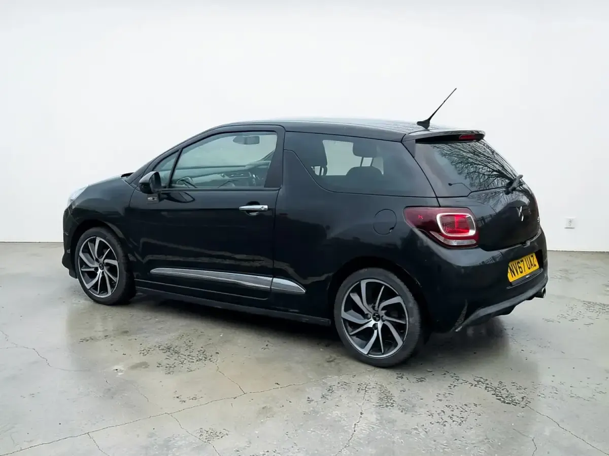 Used DS Automobiles DS3 Connected Chic 82 HP (60 kW) 2018 Black Hatchback