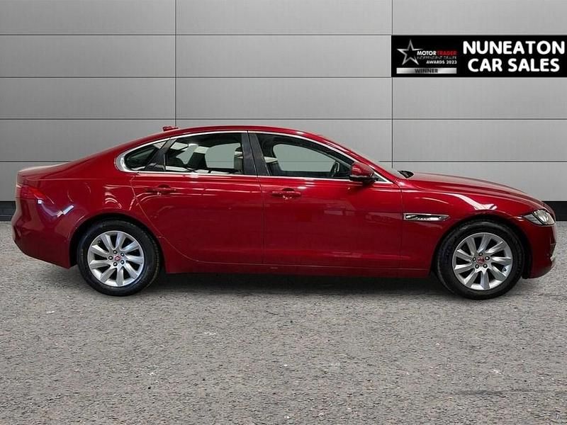 Second-hand Jaguar XF Portfolio 163 CP (119 kW) 2017 Roșu Berlinǎ