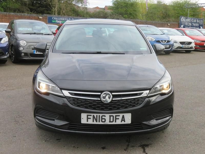 Second-hand Vauxhall Astra 110 CP (80 kW) 2016 Negru Hatchback
