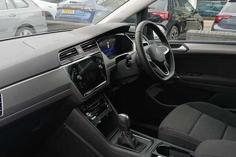 Used VW Touran Match 150 HP (110 kW) 2025 Black MPV