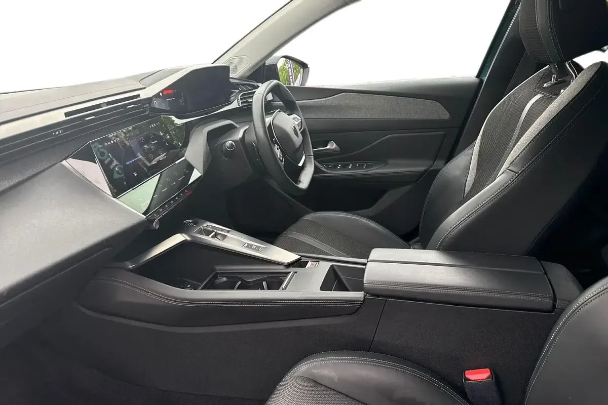 Used Peugeot 308 Allure Premium 131 HP (96 kW) 2022 Avatar blue Estate