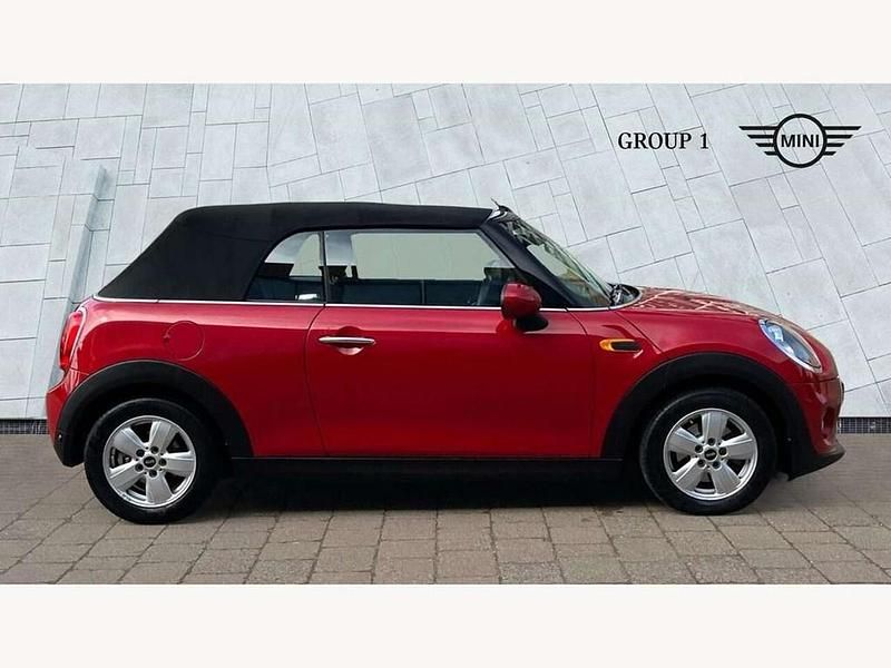 Begagnad Mini Cooper Cabriolet 136 HK (100 kW) 2017 Röd Cab