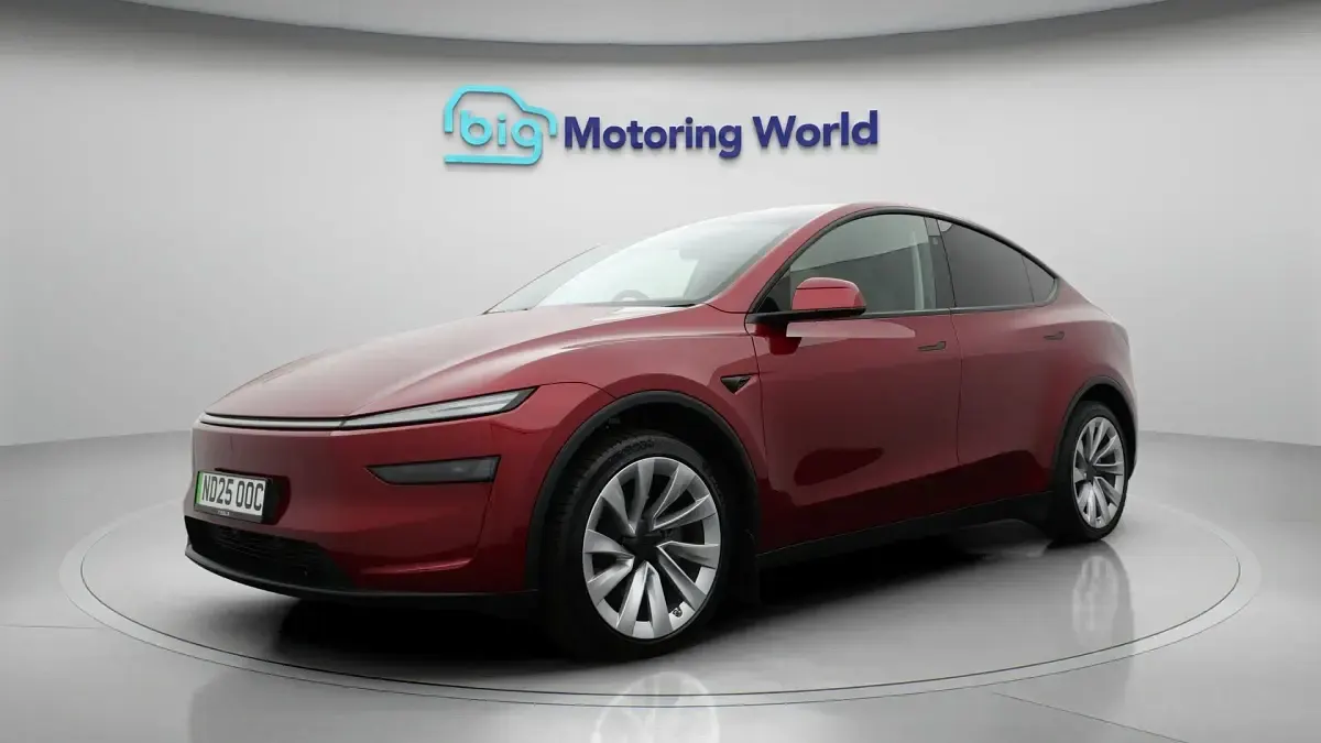 Używany Tesla Model Y RWD 286 kW (389 KM) 2025 Czerwony SUV