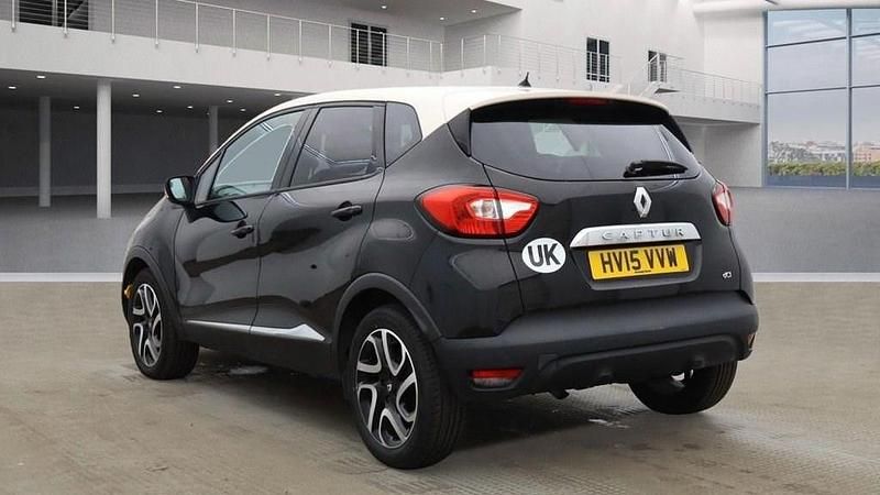 Used Renault Captur Dynamique 90 HP (66 kW) 2015 Black/cream SUV