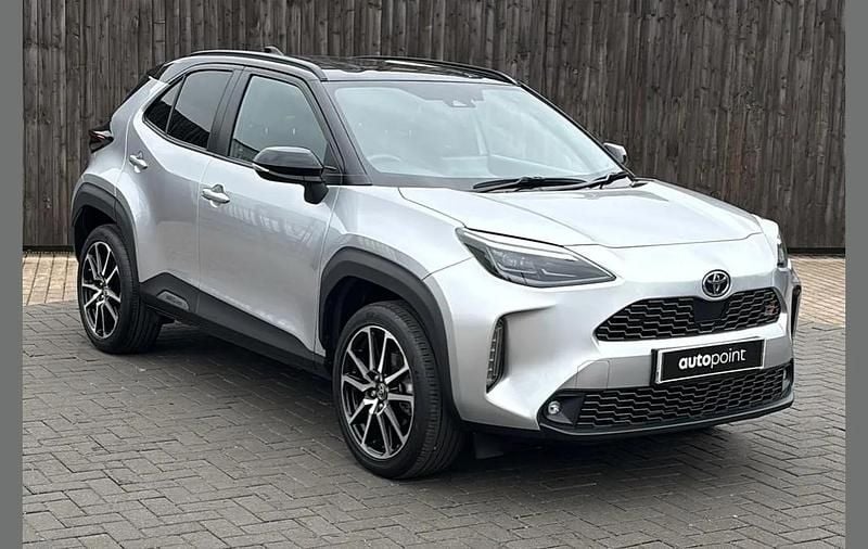 Silver Used 2023 Toyota Yaris Hybrid Sport SUV | £21,299 (Fair price) - Image 1/4