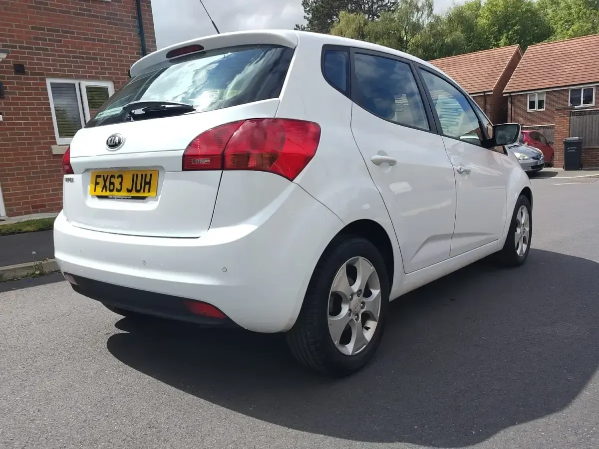 Second-hand Kia Venga 123 CP (90 kW) 2013 Alb Hatchback