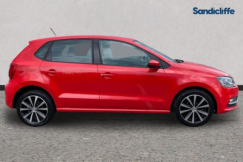 Begagnad VW Polo Match 60 HK (44 kW) 2017 Röd Halvkombi