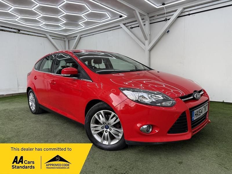 Used Ford Focus Titanium 125 HP (91 kW) 2014 Red Hatchback