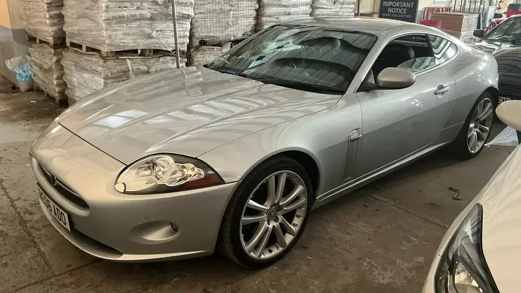Used Jaguar XK 300 HP (220 kW) 2006 Silver Coupe