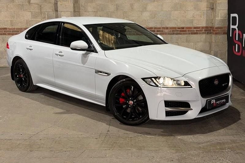 Used Jaguar XF R-Sport 180 HP (132 kW) 2017 White Sedan
