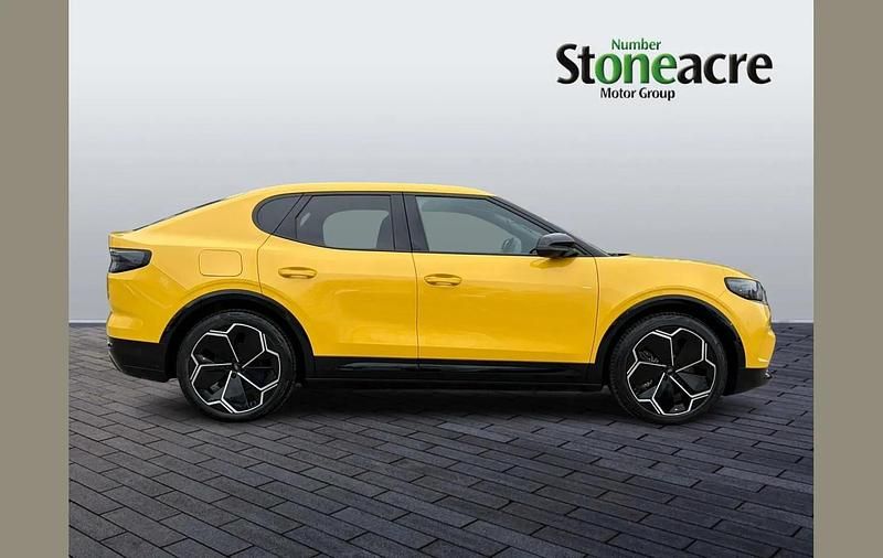Used Ford Capri Premium 210 kW (286 HP) 2025 Yellow SUV