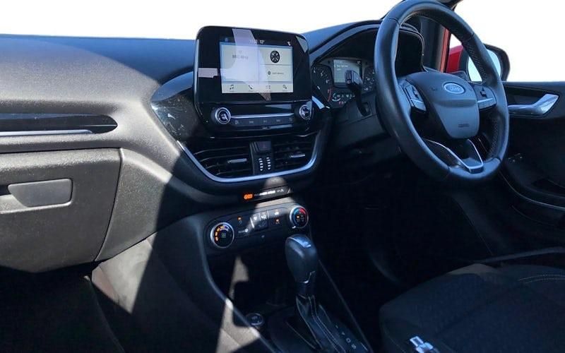 Usado Ford Fiesta Zetec 101 HP (74 kW) 2018 Vermelho Citadino