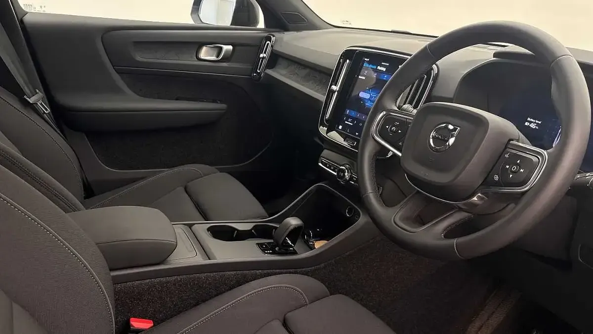 Used Volvo EX40 Core 175 kW (238 HP) 2025 Onyx black SUV