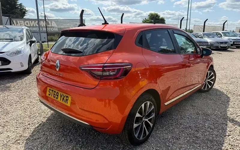 Used Renault Clio Iconic 101 HP (74 kW) 2020 Orange Hatchback