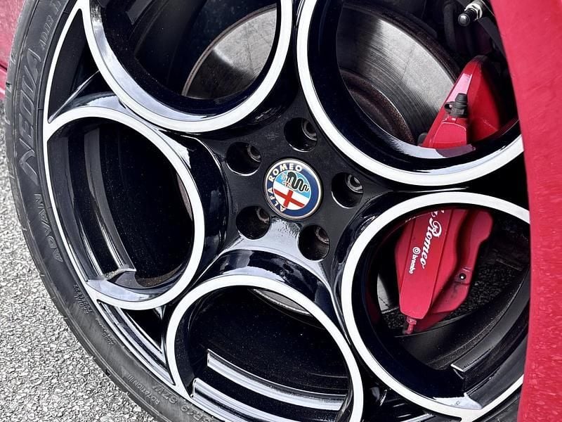 Used Alfa Romeo Giulietta Veloce 240 HP (176 kW) 2017 Red Hatchback