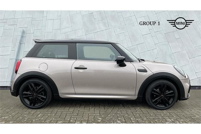 Used Mini Cooper Premium 136 HP (100 kW) 2023 Rooftop grey Hatchback