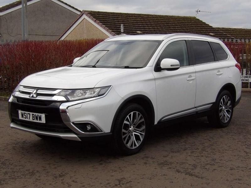Used Mitsubishi Outlander 2017 White SUV