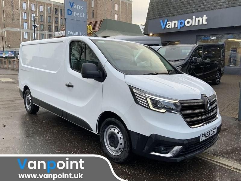 White Used 2023 Renault Trafic MPV | £16,500 (Super price) - Image 1/4