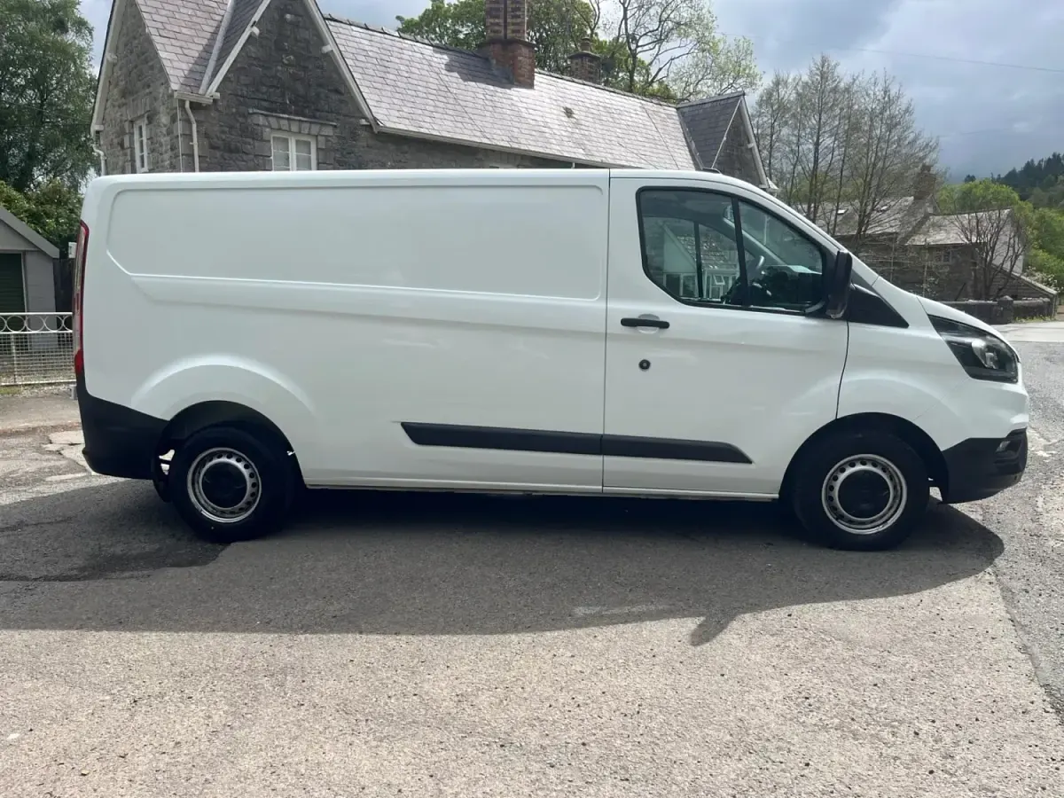Usado Ford Transit Custom 130 HP (95 kW) 2023 Branco Van