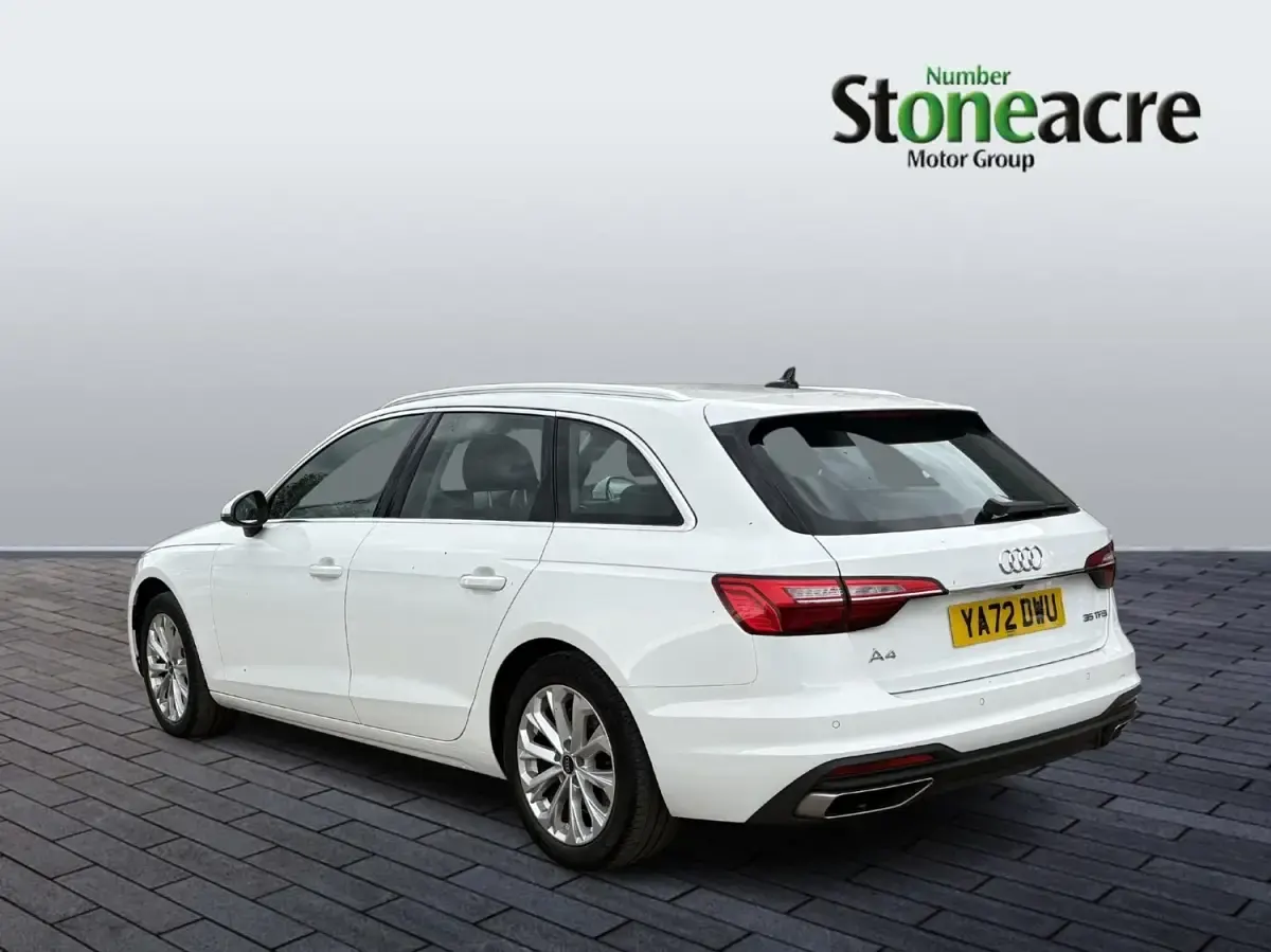 Begagnad Audi A4 Comfort 150 HK (110 kW) 2023 Vit Kombi