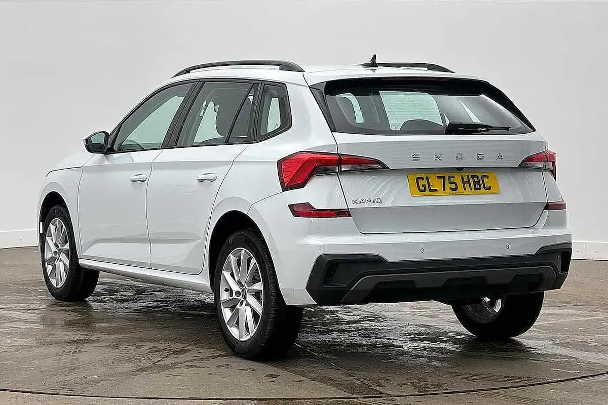 Used Skoda Kamiq SE 85 HP (62 kW) 2025 Moon white metallic SUV