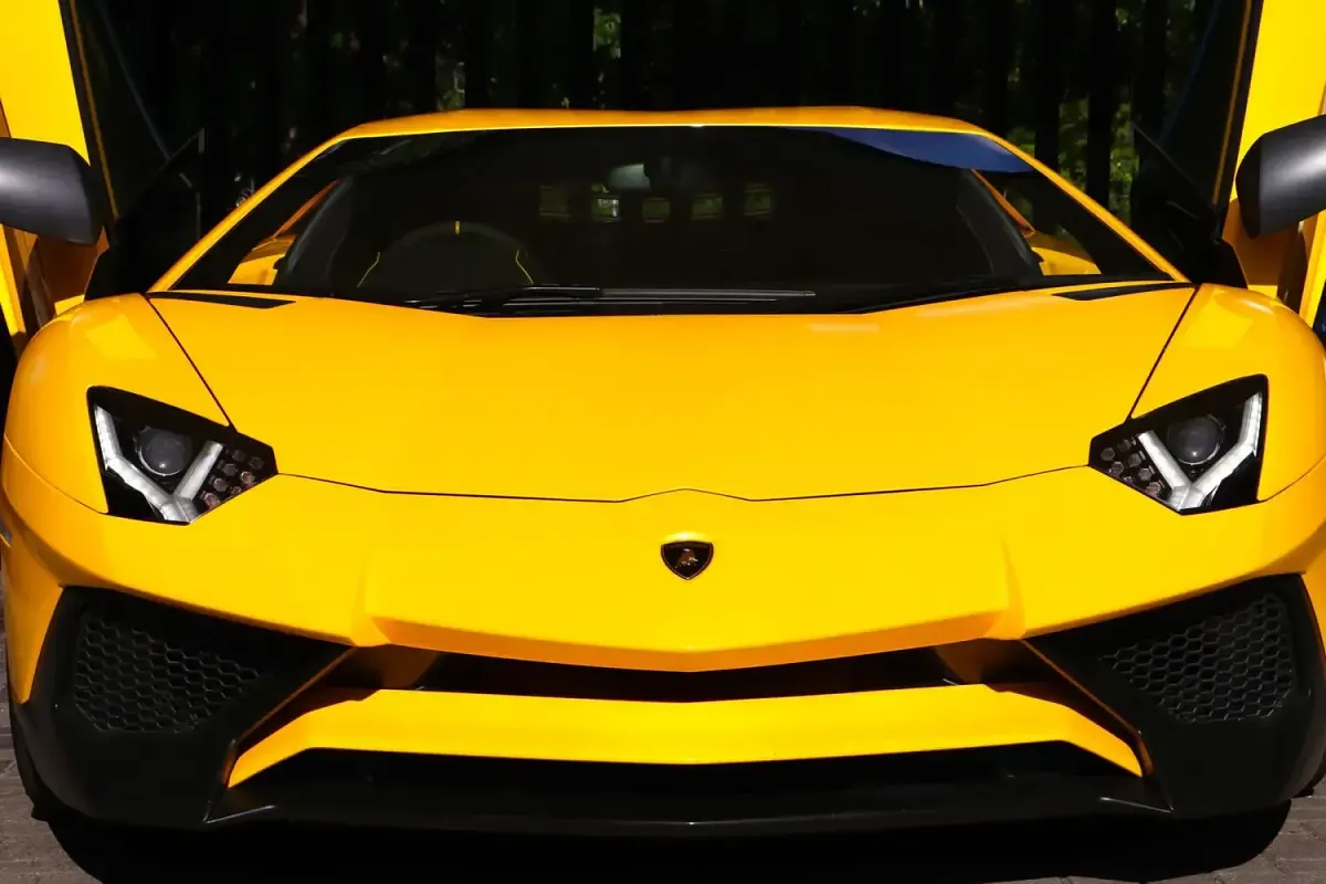 Used Lamborghini Aventador 750 HP (551 kW) 2016 Yellow Coupe