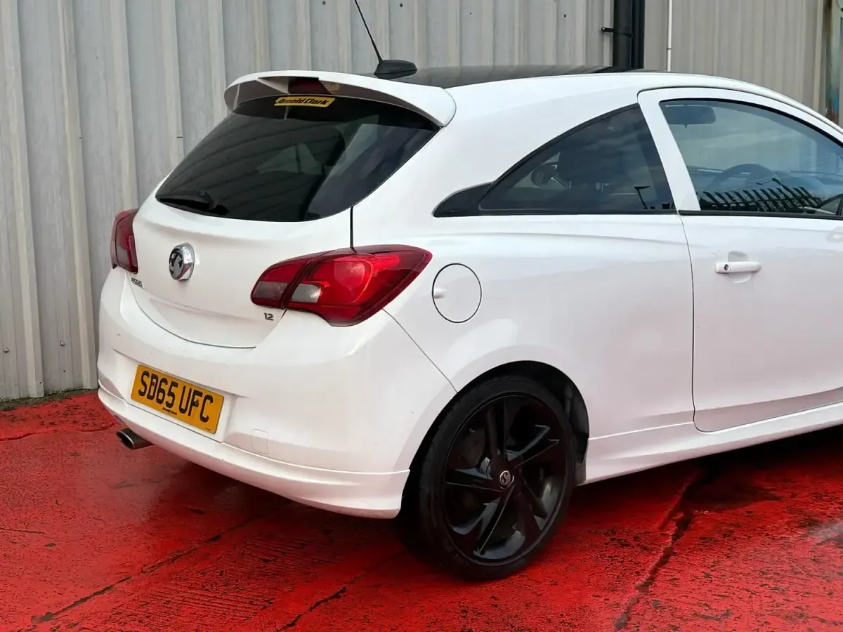 Używany Vauxhall Corsa Edition 70 KM (51 kW) 2015 Biały Hatchback