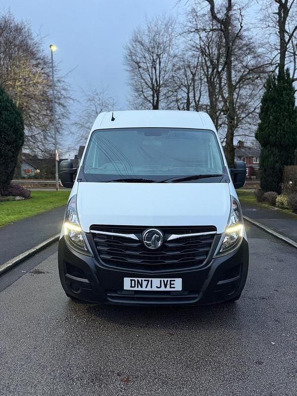 Used Vauxhall Movano 135 HP (99 kW) 2021 White MPV