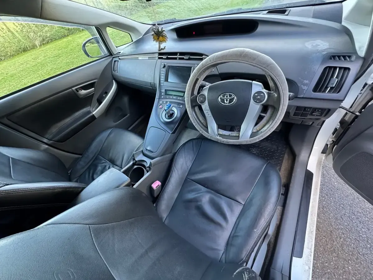 Used Toyota Prius Anniversary 2011 White Hatchback