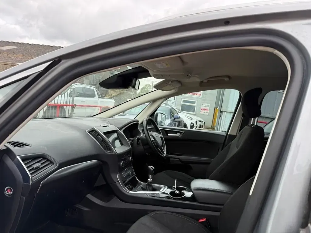 Używany Ford S-MAX Titanium 150 KM (110 kW) 2020 Srebrny Minivan