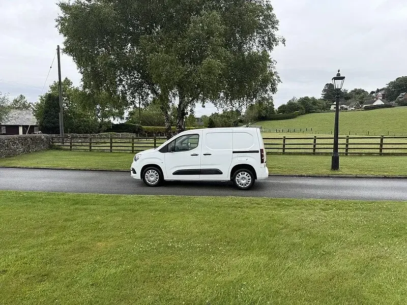Used Vauxhall Combo Sportive 100 HP (73 kW) 2020 White MPV