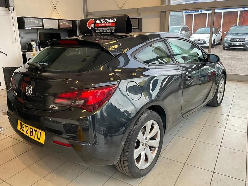 Used Vauxhall Astra GTC Sport 140 HP (102 kW) 2012 Black Hatchback