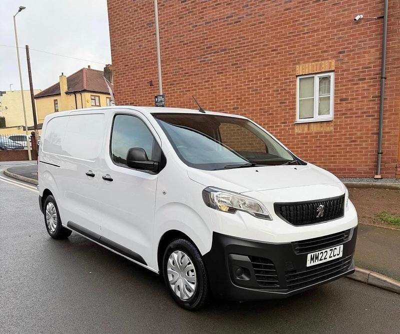 White Used 2022 Peugeot Expert Premium Van | £7,495 (Fair price) - Image 1/4