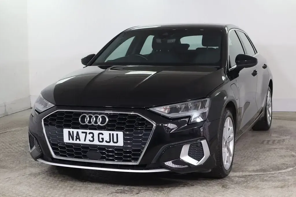 Usado Audi A3 e-tron Sport 2023 Negro Utilitario
