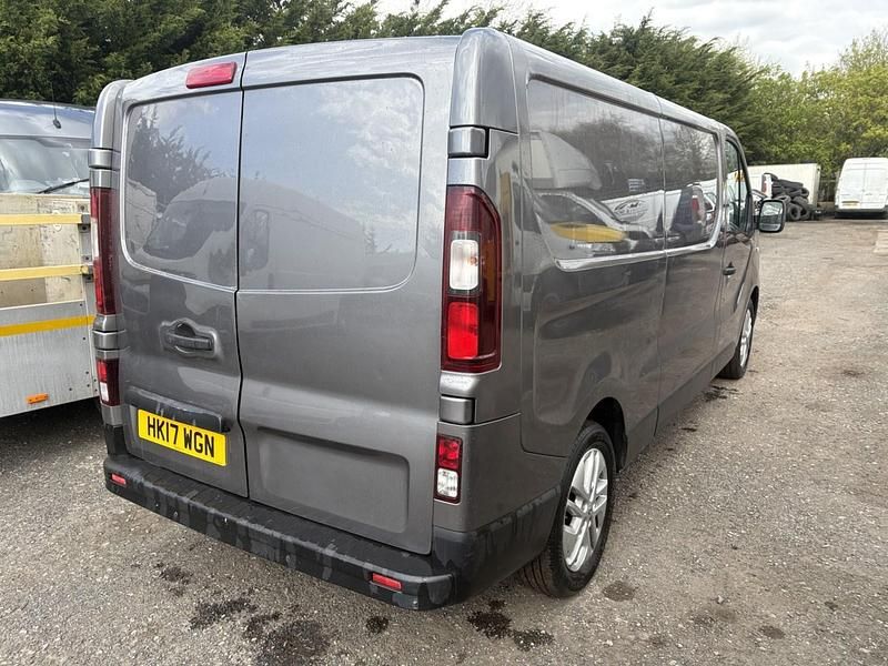 Begagnad Renault Trafic 2017 Grå Minibuss