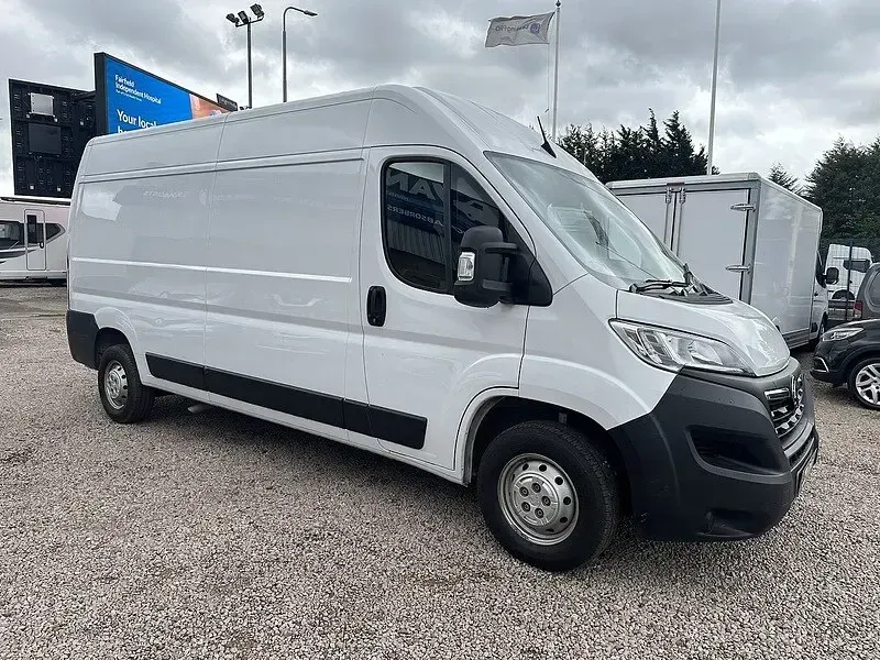 Used Vauxhall Movano 138 HP (101 kW) 2024 White