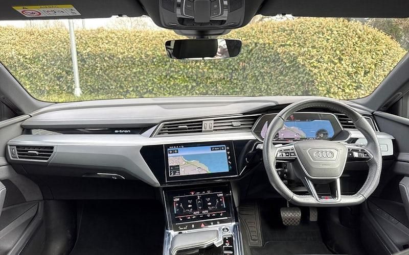 Second-hand Audi e-tron Black Edition 230 kW (313 CP) 2021 Gri SUV