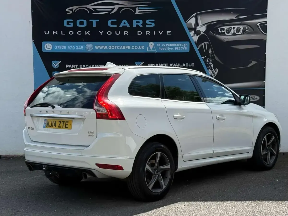 Used Volvo XC60 R-Design 215 HP (158 kW) 2014 White SUV