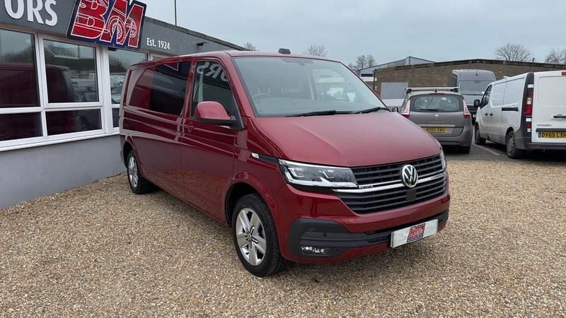 Used VW Transporter Highline 150 HP (110 kW) 2024 Red Van