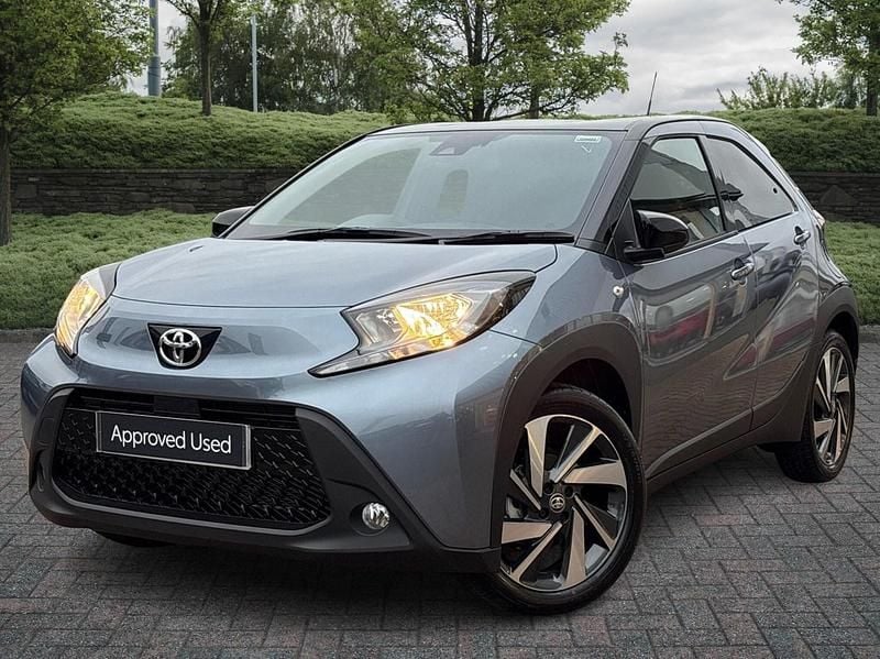 Used Toyota Aygo X 72 HP (52 kW) 2025 Grey SUV